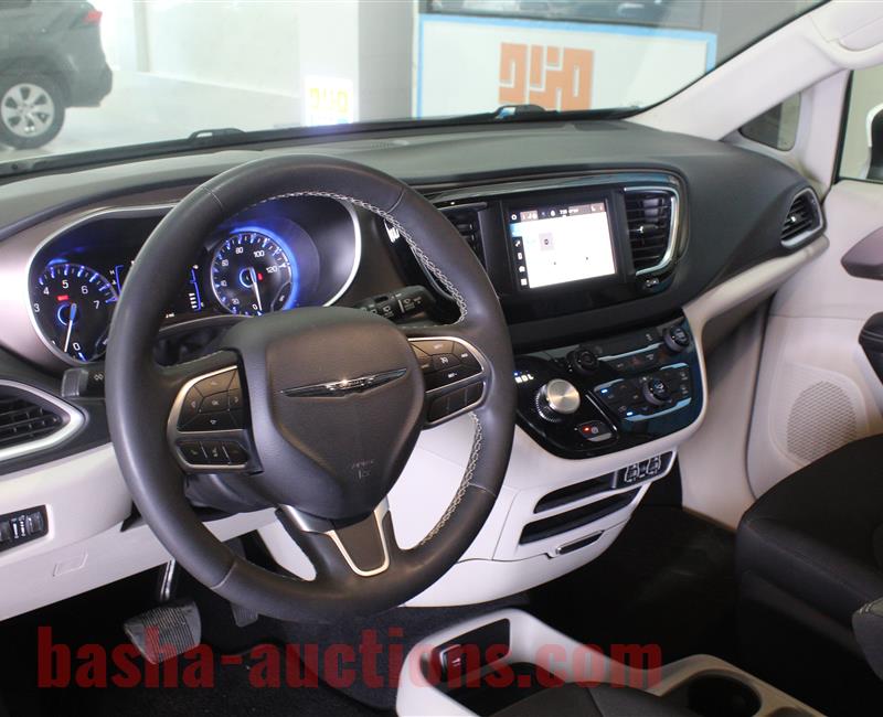 CHRYSLER VOYAGER LX 2023