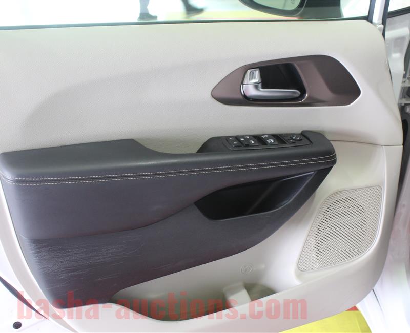 CHRYSLER VOYAGER LX 2023