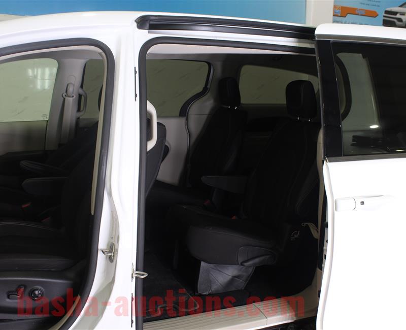 CHRYSLER VOYAGER LX 2023