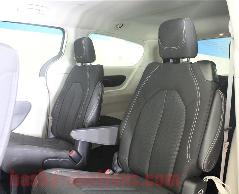 CHRYSLER VOYAGER LX 2023