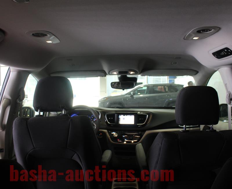 CHRYSLER VOYAGER LX 2023