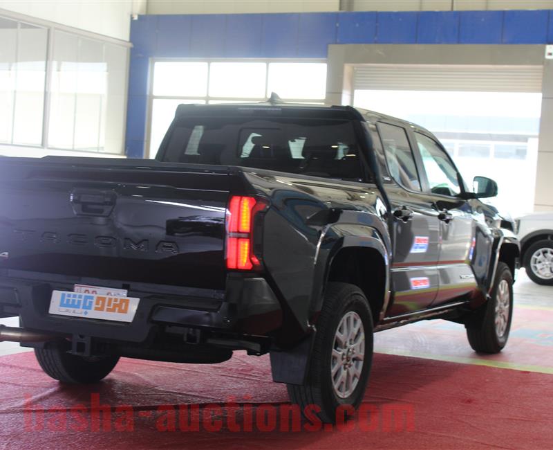 toyota tacoma black 2024